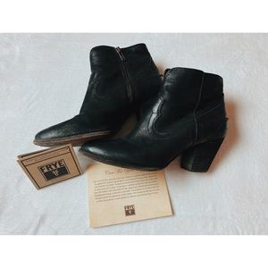 Frye Reina Western Bootie Women’s Size 8.5 in Black with Pointed Toe
